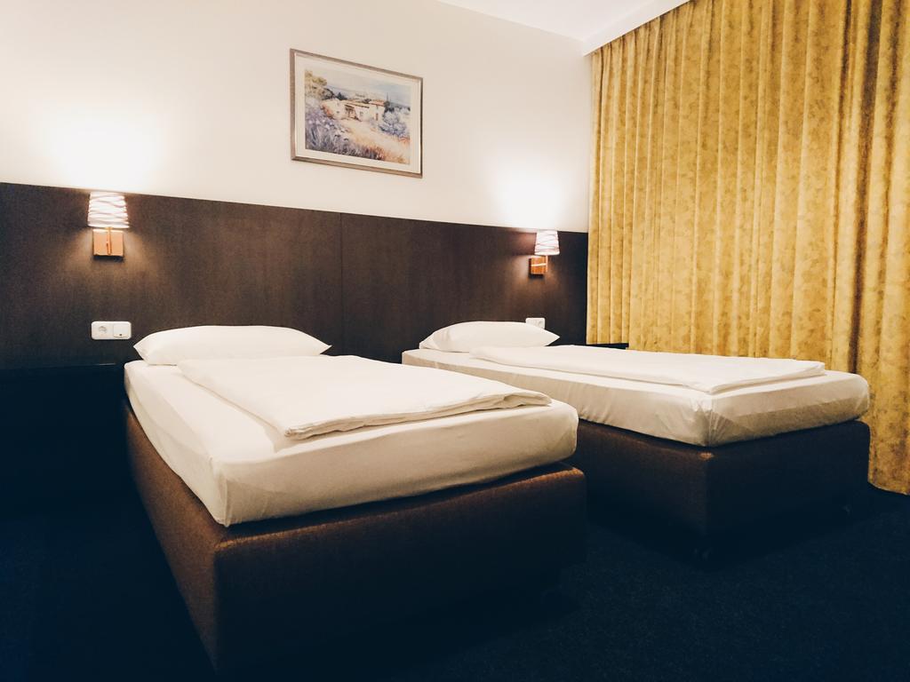 Aparthotel Vega Берлин Екстериор снимка