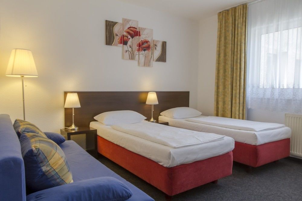 Aparthotel Vega Берлин Екстериор снимка