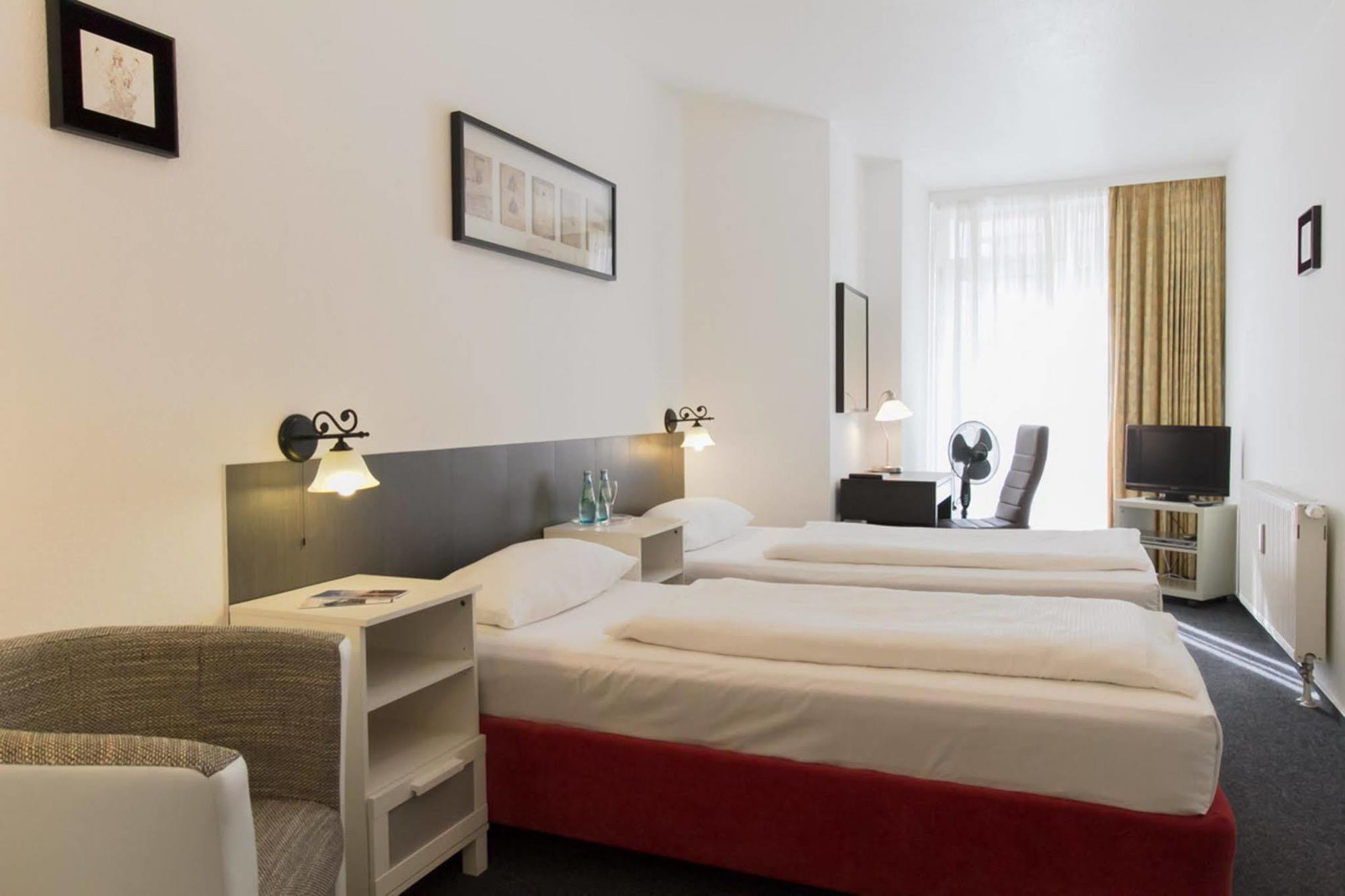 Aparthotel Vega Берлин Екстериор снимка